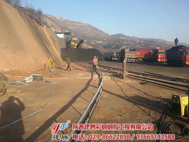 彬縣陳家坪三號井鋼結(jié)構(gòu)圓弧大棚在建中